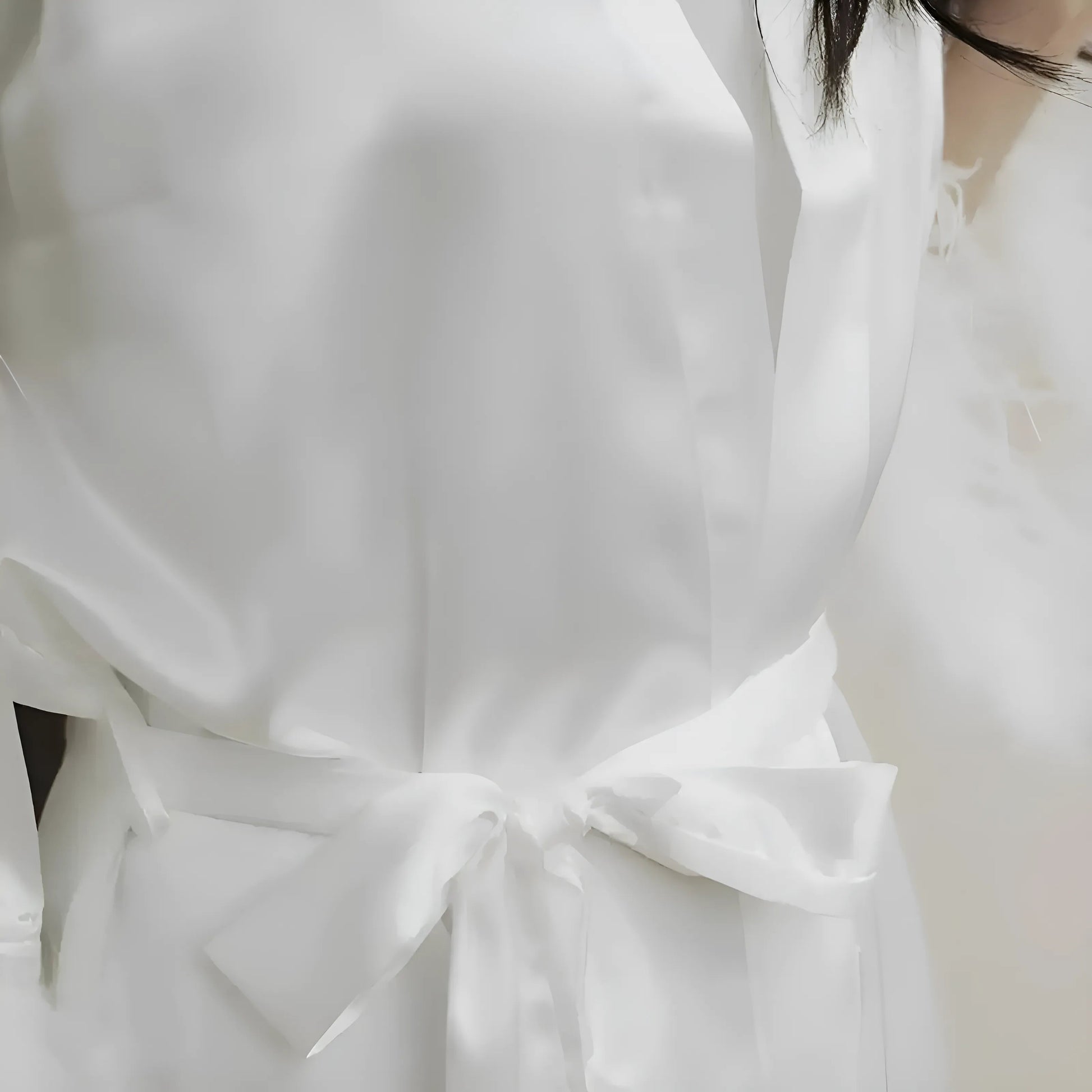 Robe de mariée avec des plumes