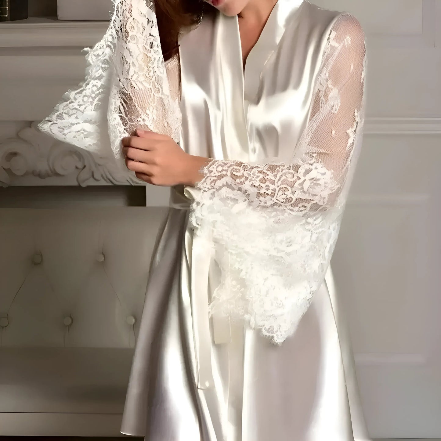 Robe en satin avec dentelle
