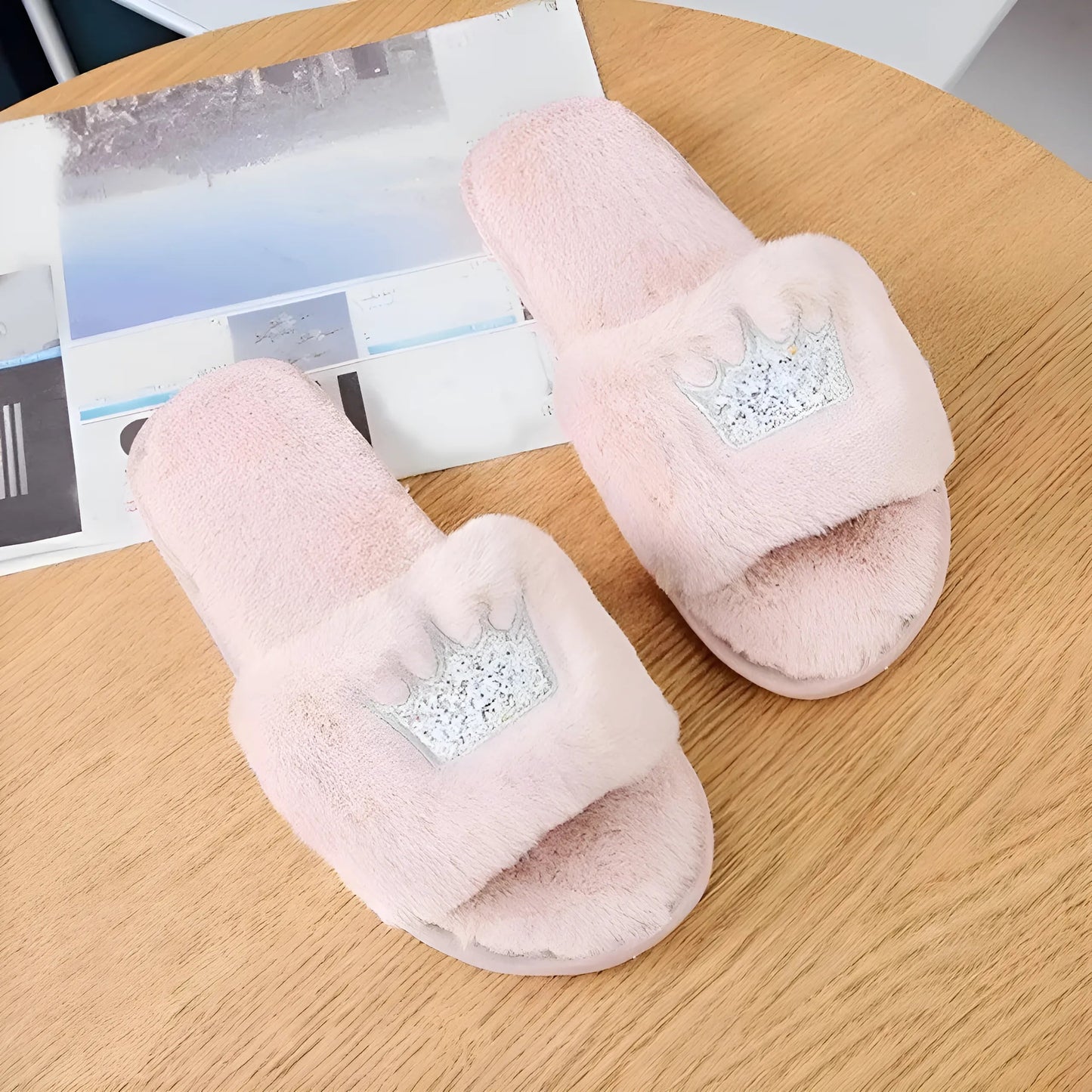Rose Chaussons pour femmes avec couronne