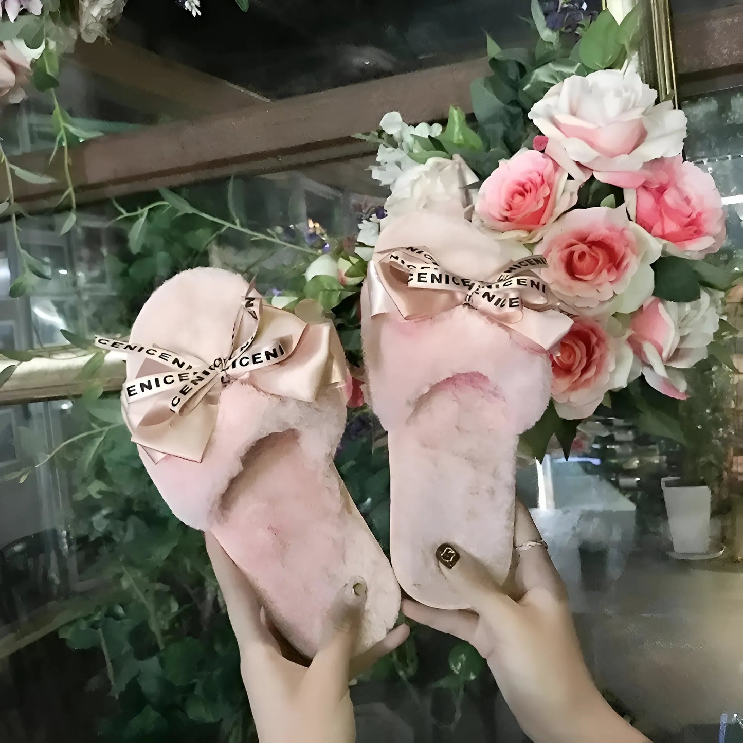Rose Chaussons pour femmes avec un petit nœud