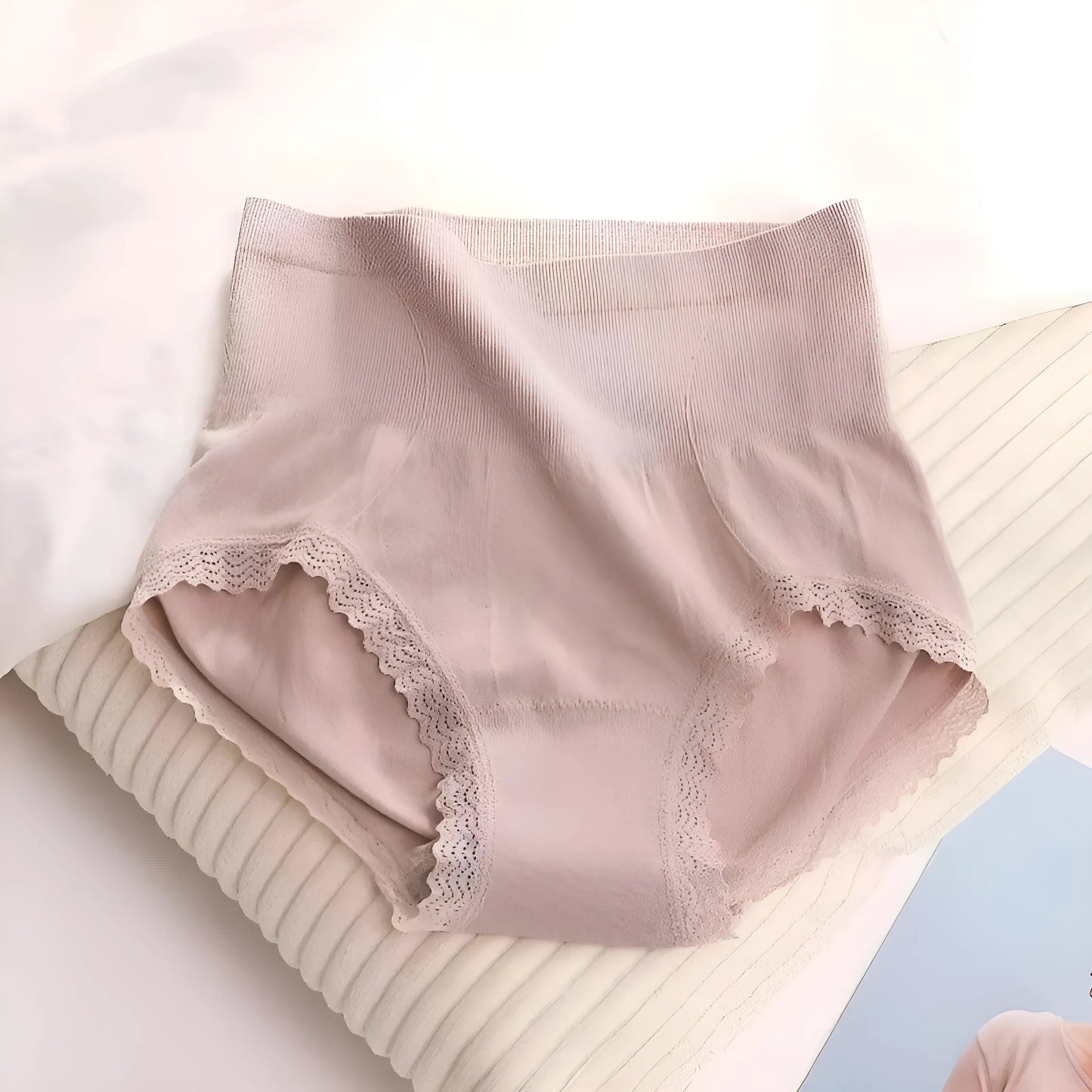 Rose Classic Shaping Briefs in French is: Culottes sculptantes classiques