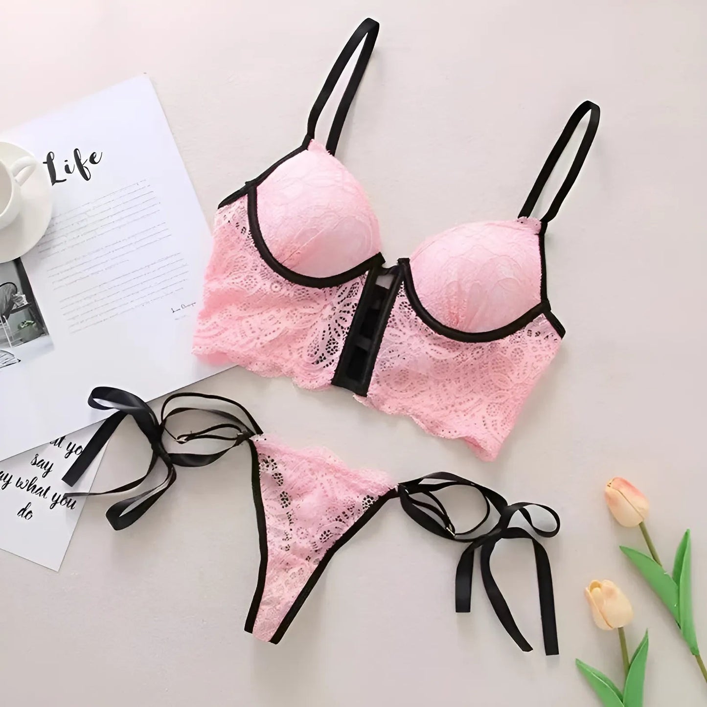 Rose Ensemble de lingerie en dentelle avec des accents noirs
