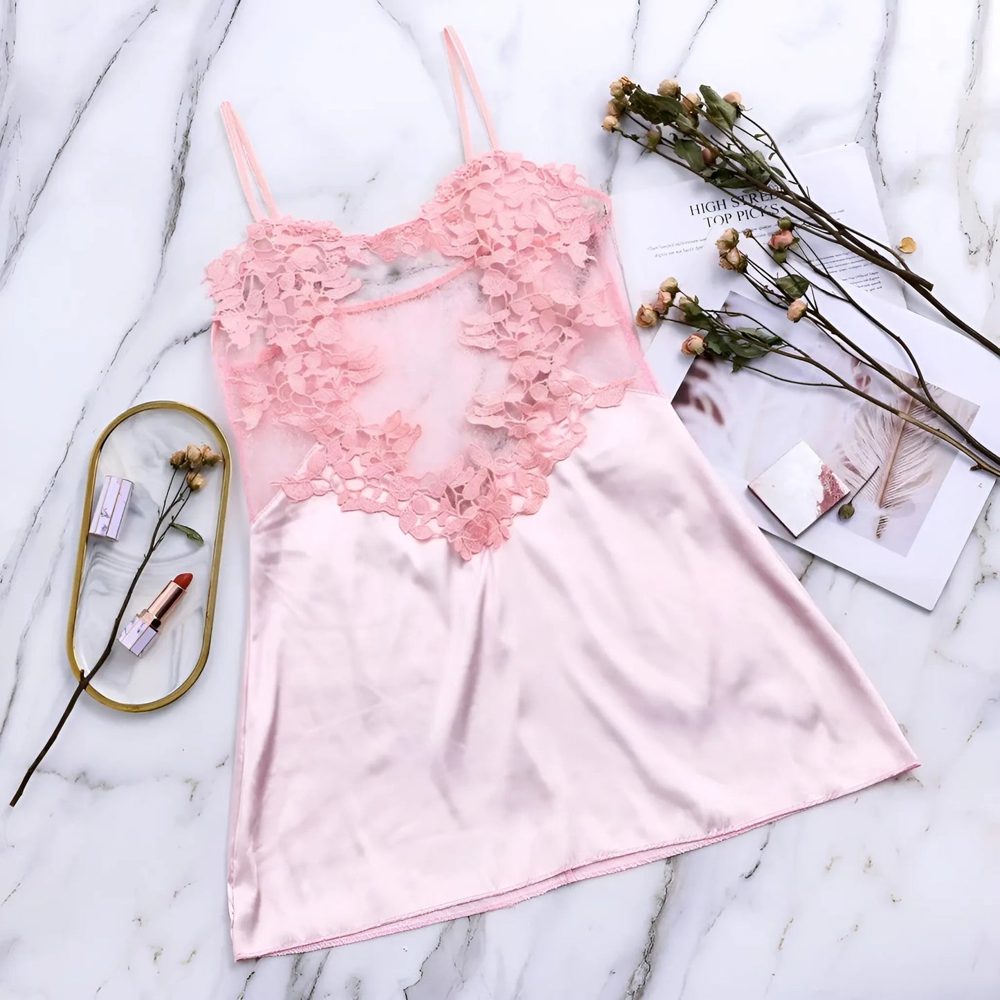 Rose Nuisette en dentelle avec détail en mesh au niveau de la poitrine