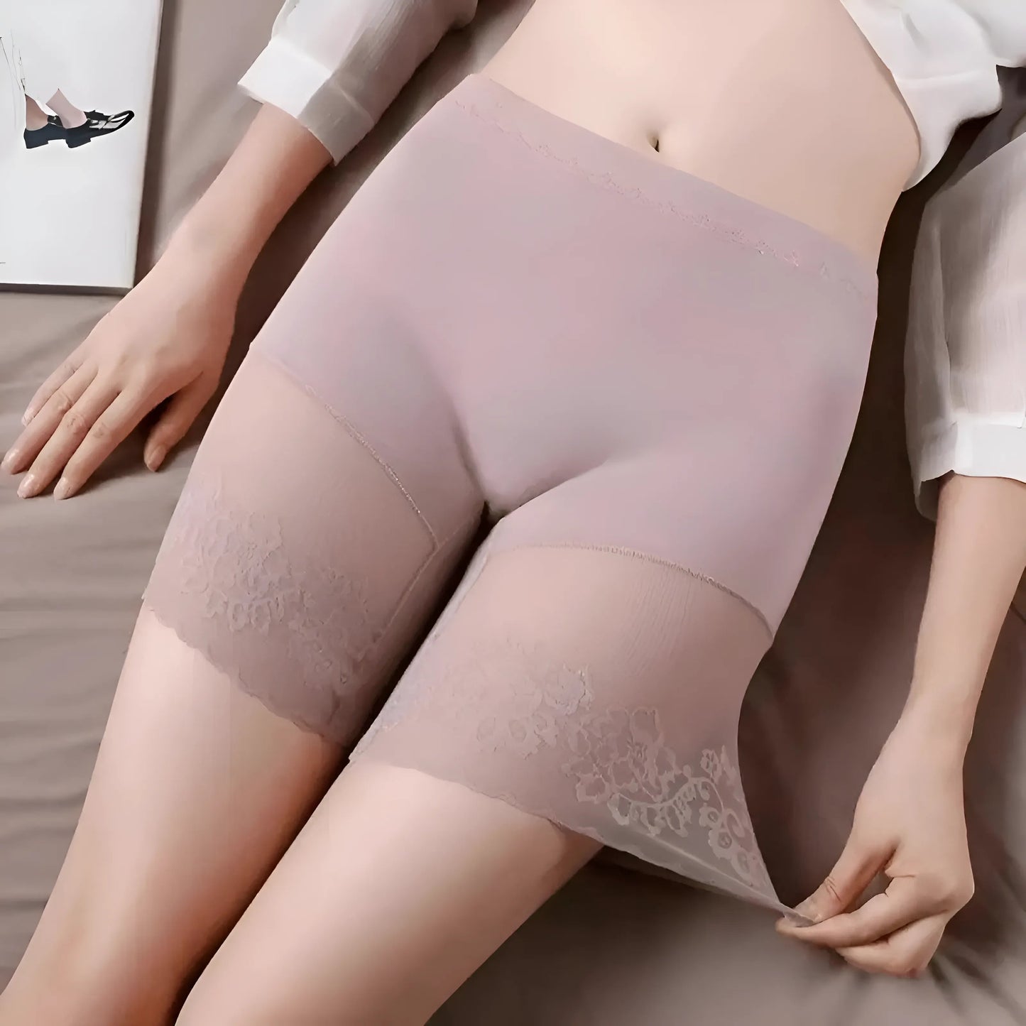 Rose Shorts de modelage avec dentelle