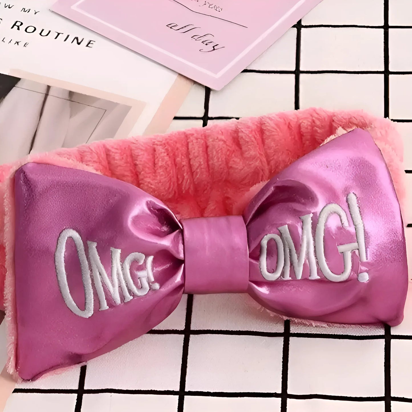Rouge Bandeau en satin avec nœud