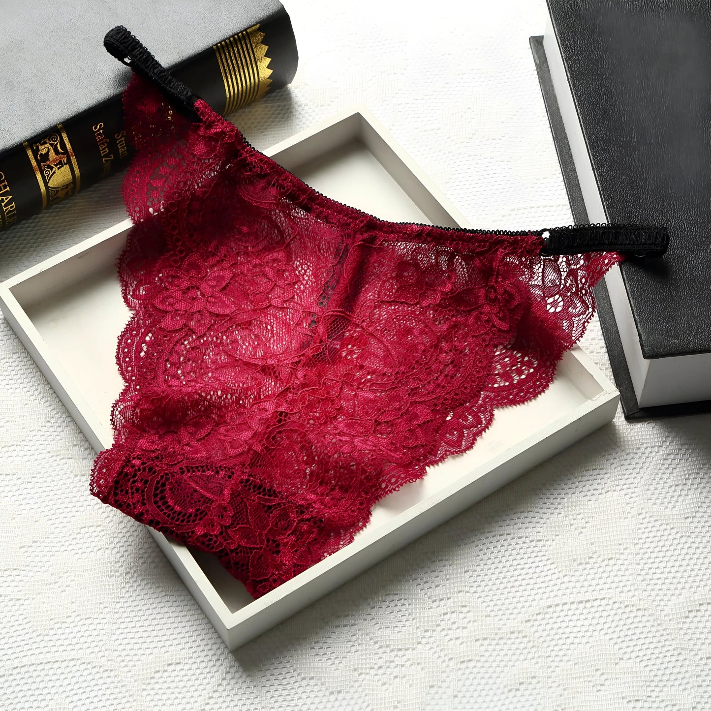 Rouge Culotte hipster en dentelle avec des sangles latérales