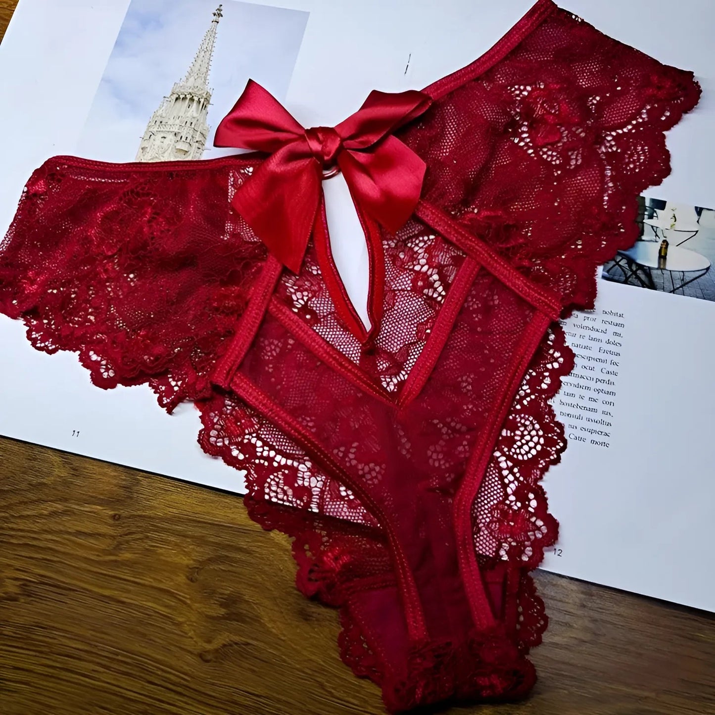 Rouge Culottes en dentelle avec découpe et détail de nœud