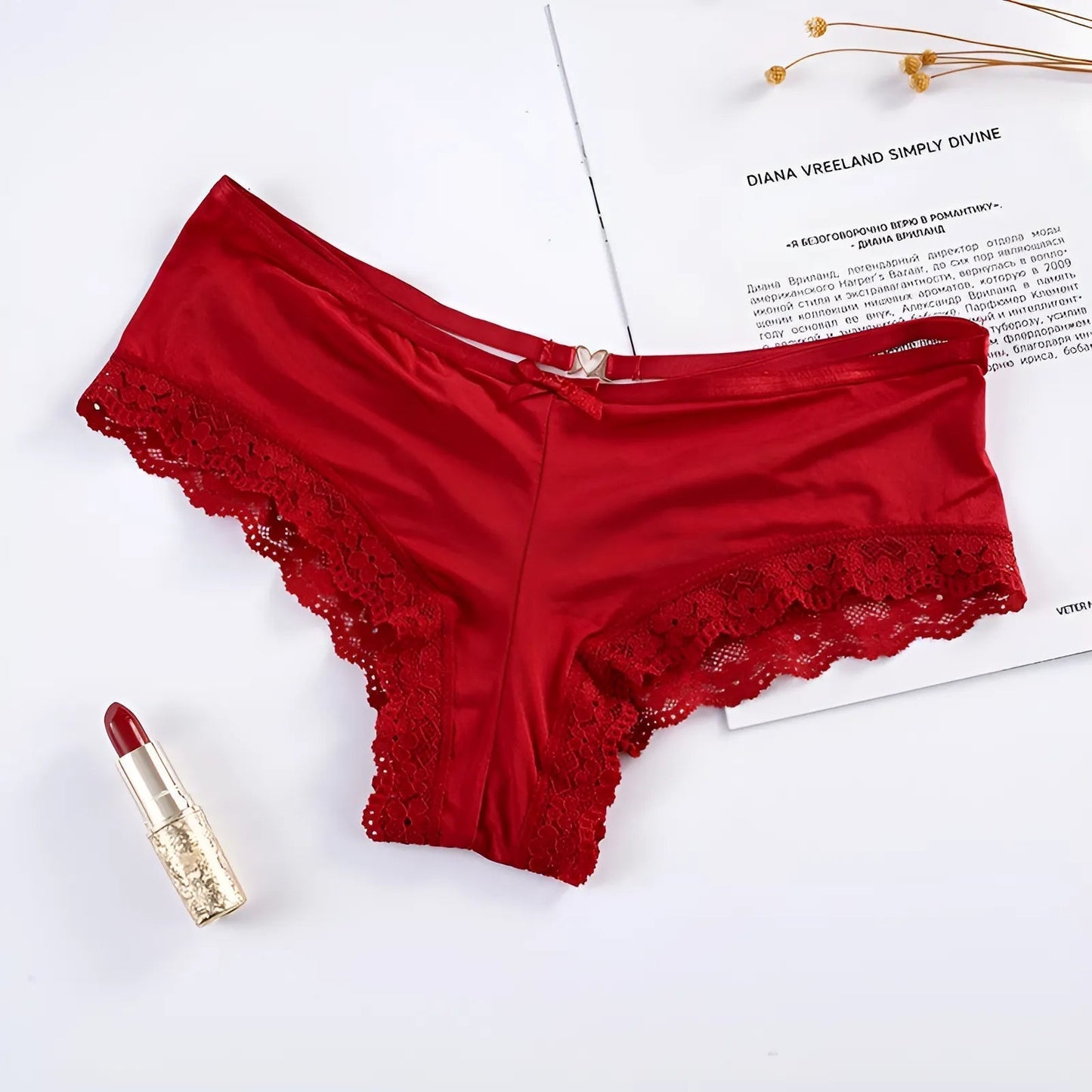 Rouge Culottes en dentelle avec des bretelles