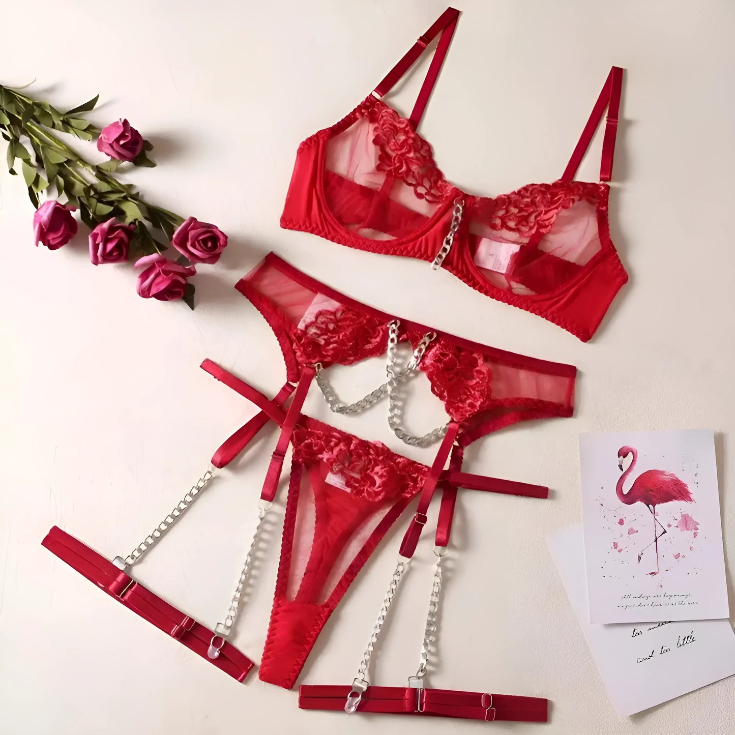 Rouge Ensemble de lingerie en dentelle avec chaînes