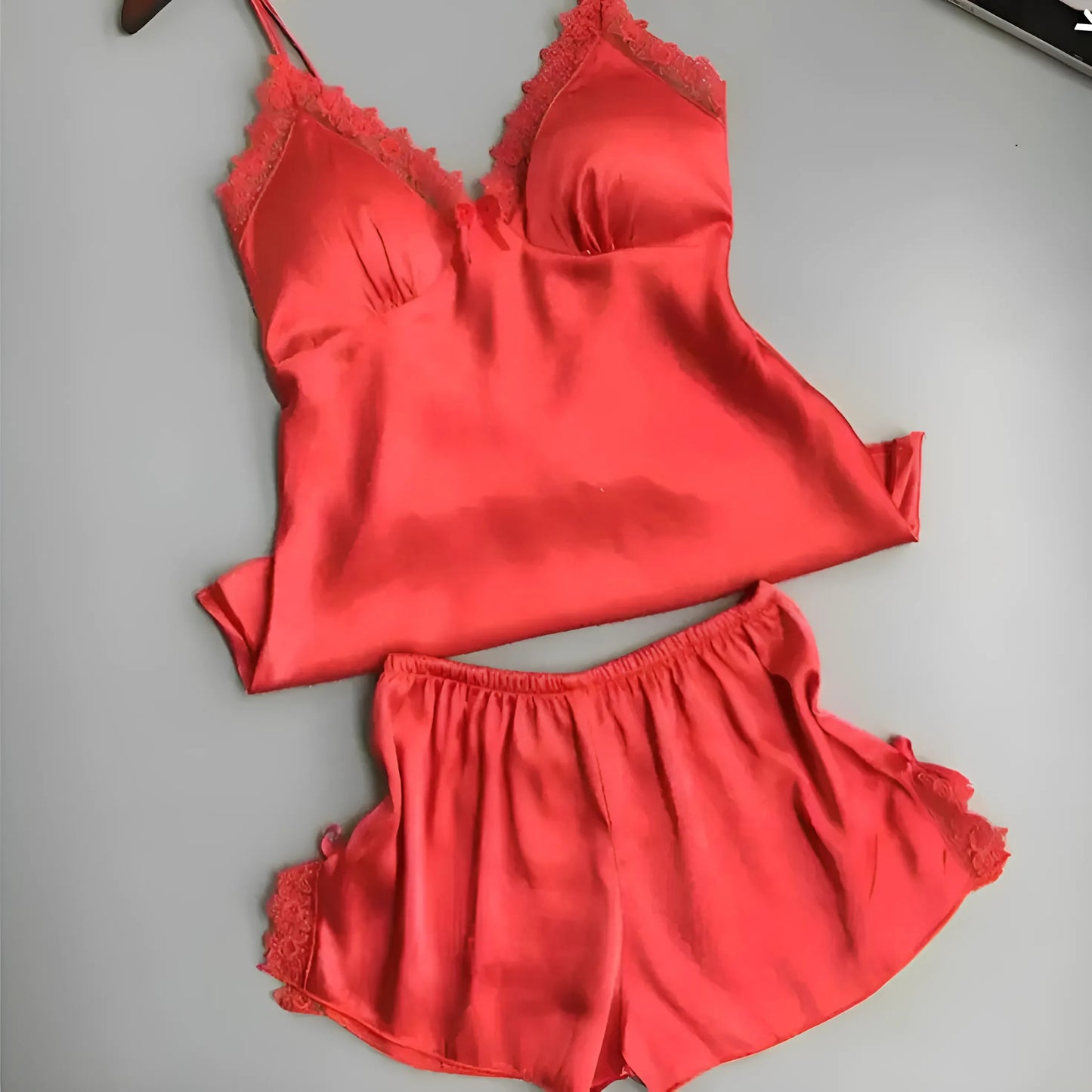 Rouge Ensemble de pyjama en soie avec dentelle