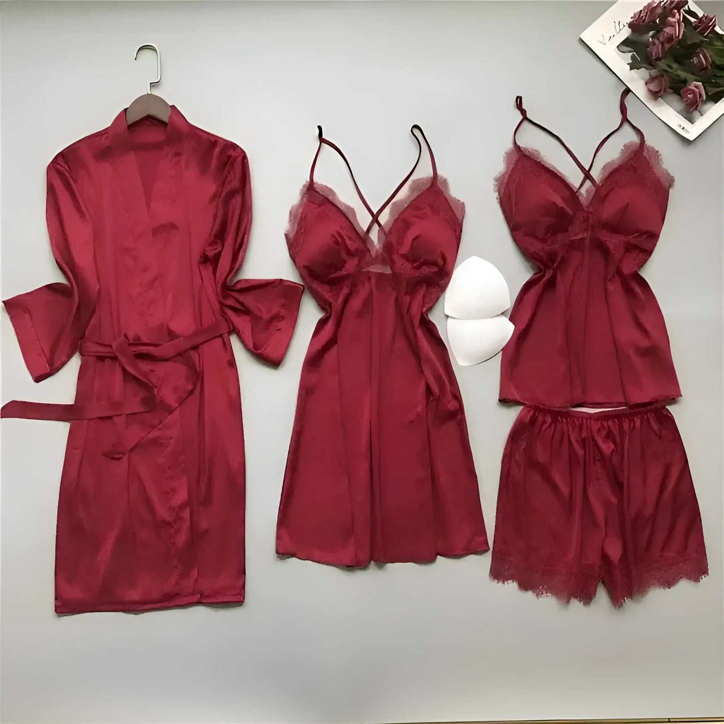 Rouge Ensemble de sommeil en satin de quatre pièces