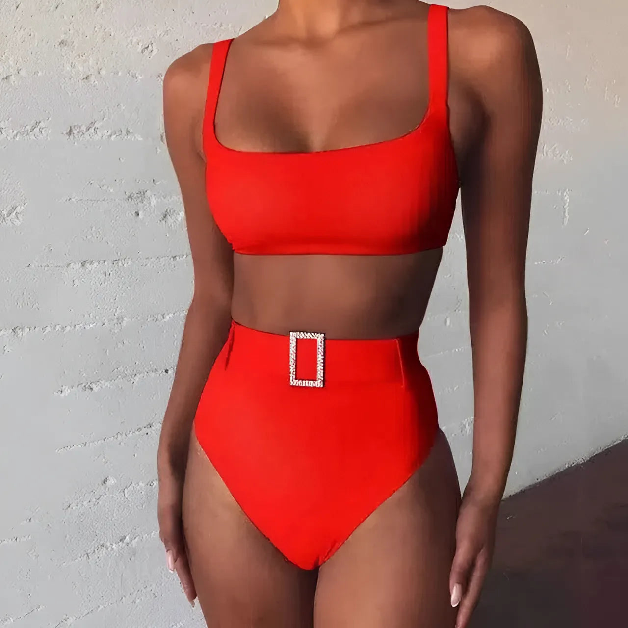 Rouge Maillot de bain deux pièces avec boucle en argent
