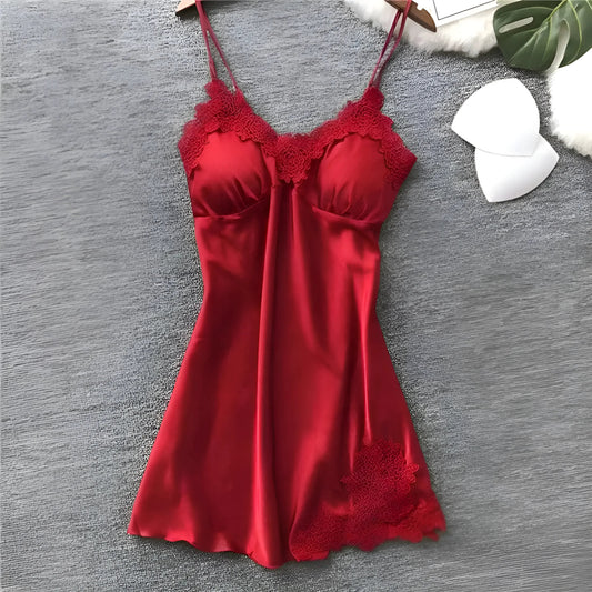 Rouge Nuisette en dentelle délicate