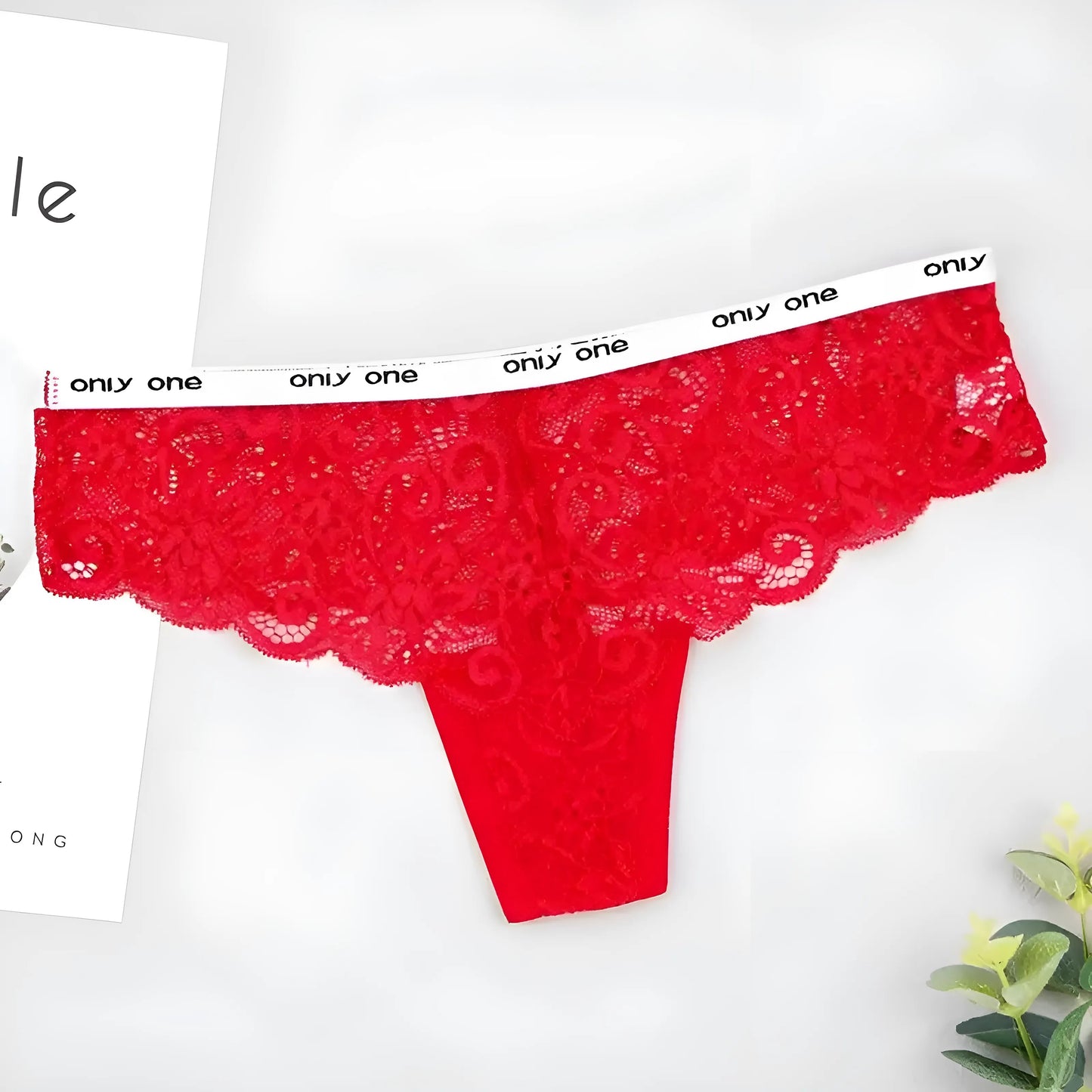 Rouge String en dentelle