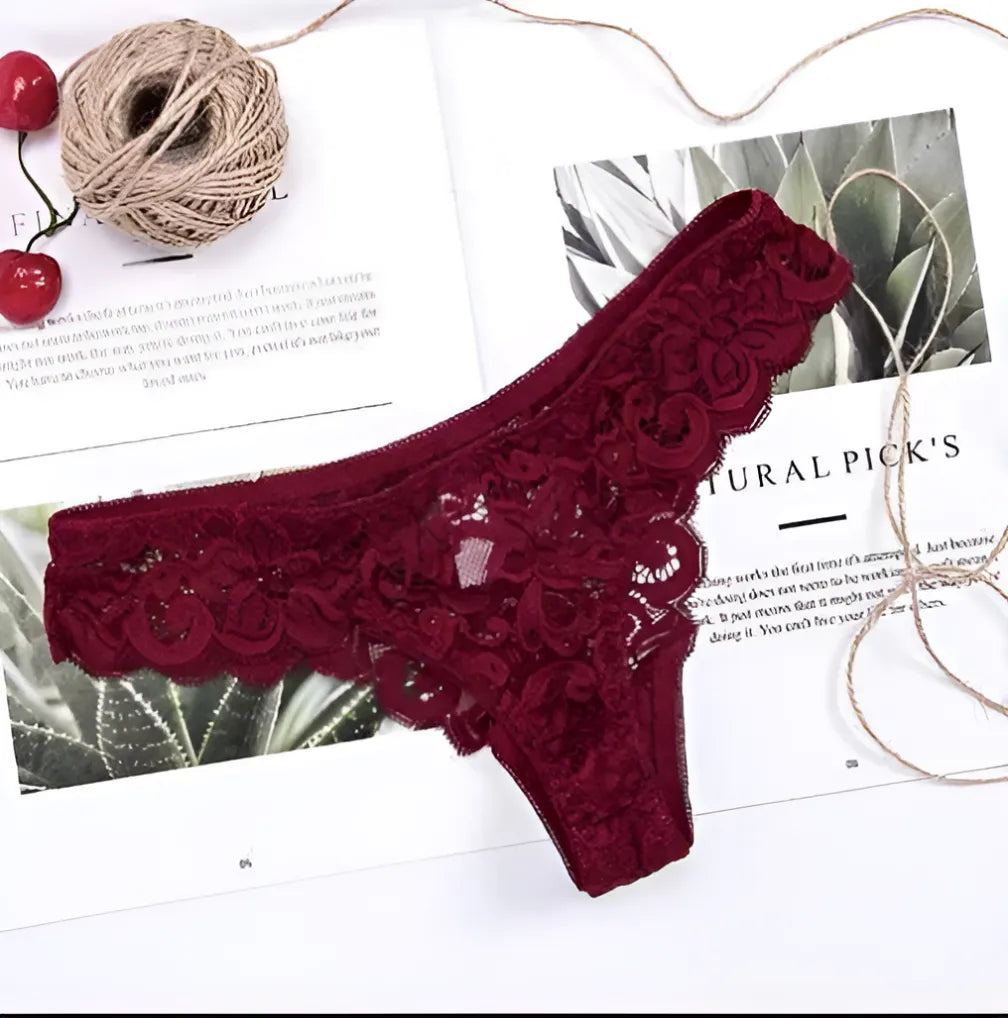 Rouge String en dentelle classique