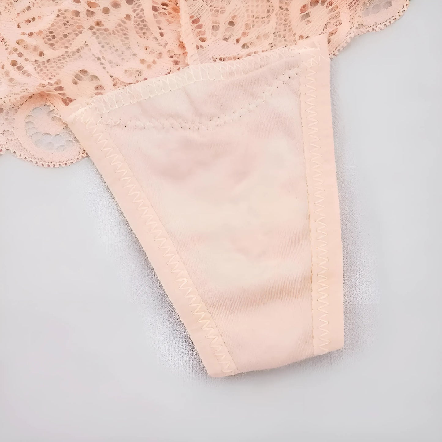 String en dentelle