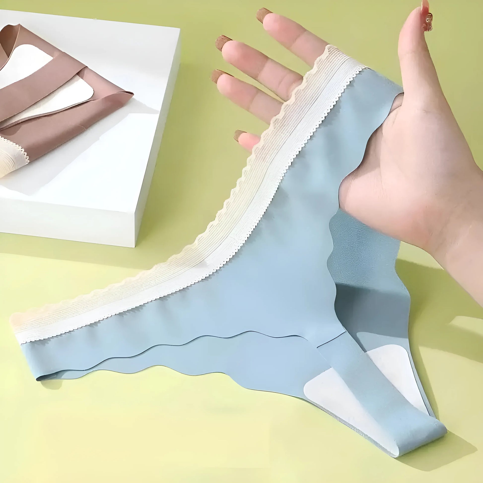 String en dentelle sans couture