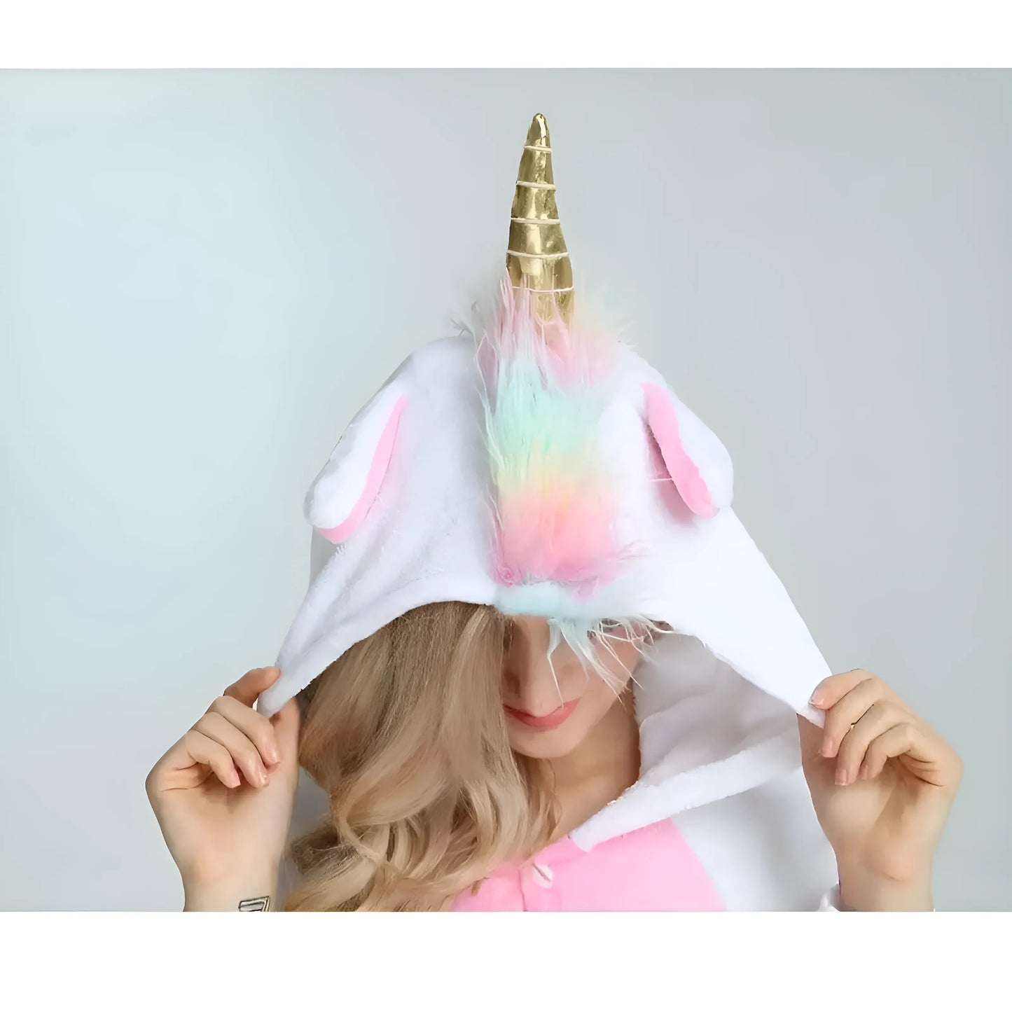 Unicorn Onesie in French is "Combinaison licorne".