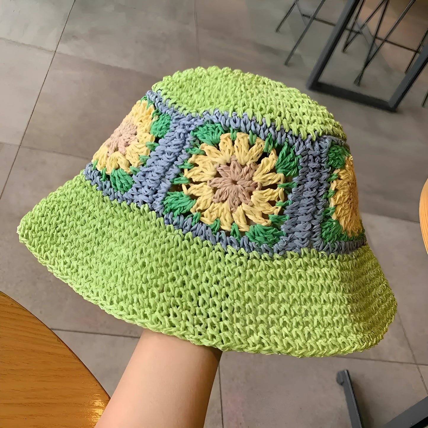 Vert Chapeau de paille avec des fleurs