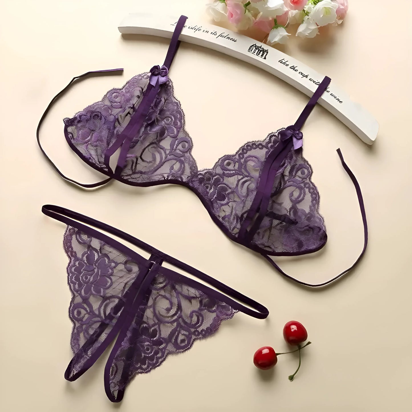 Violet Ensemble de lingerie en dentelle avec découpes