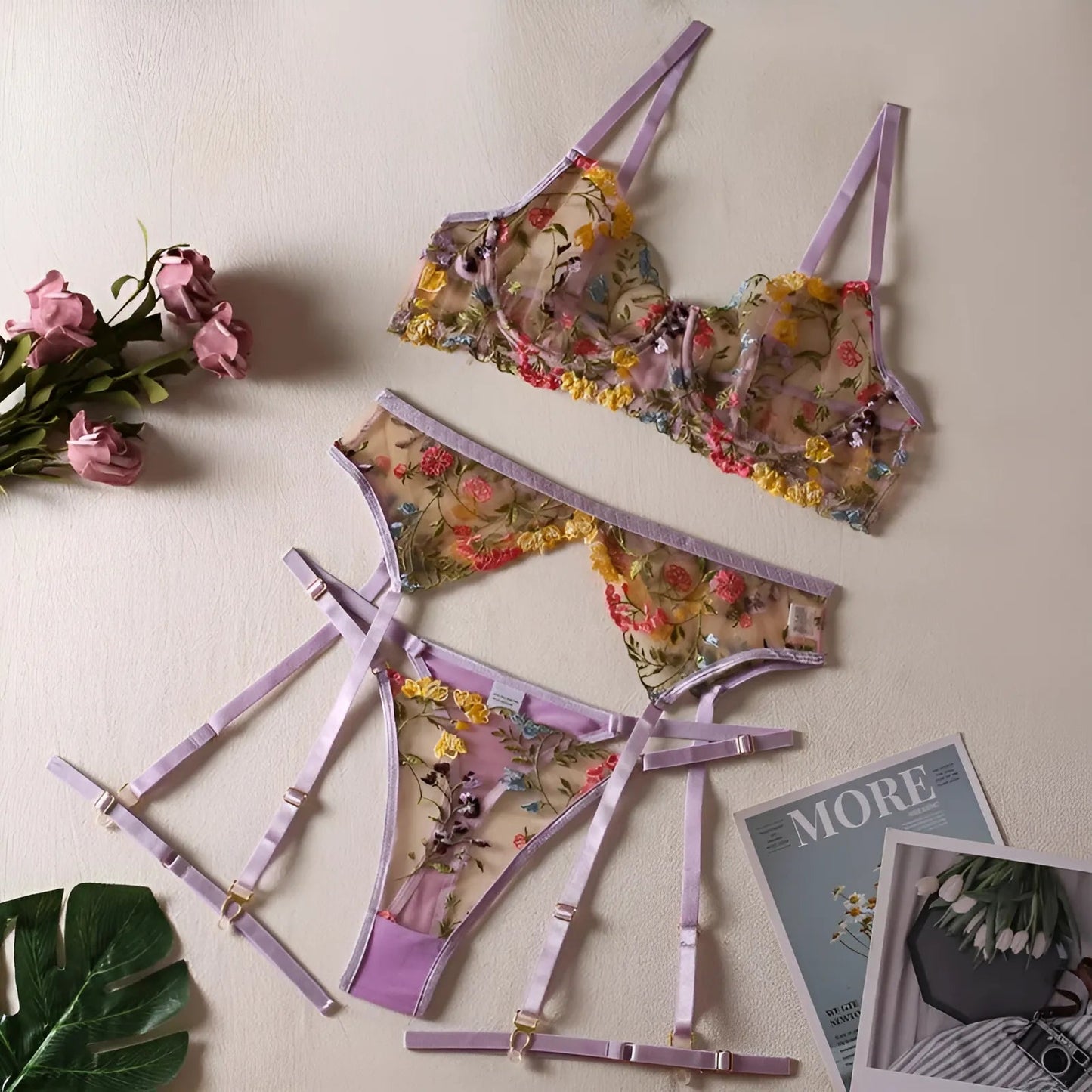 Violet Ensemble de lingerie en dentelle avec des fleurs brodées