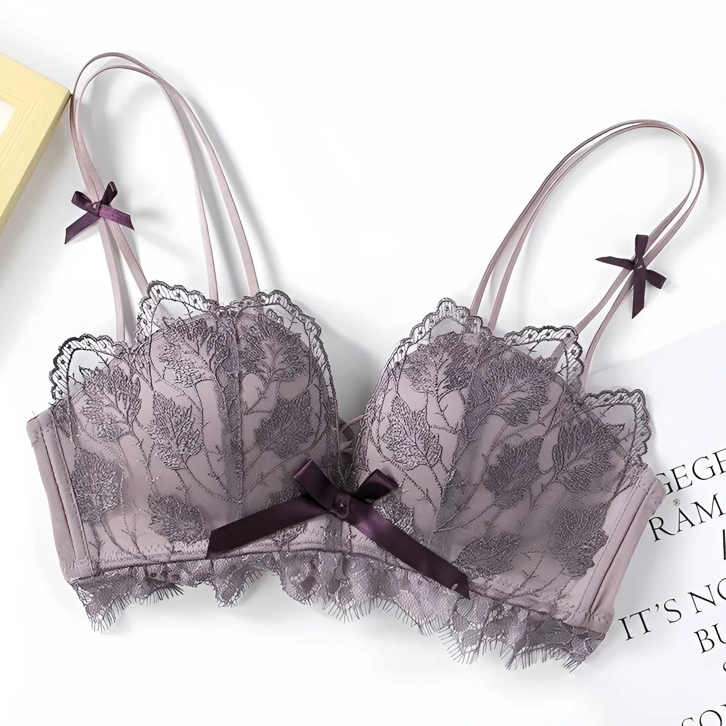 Violet Soutien-gorge en dentelle avec des nœuds