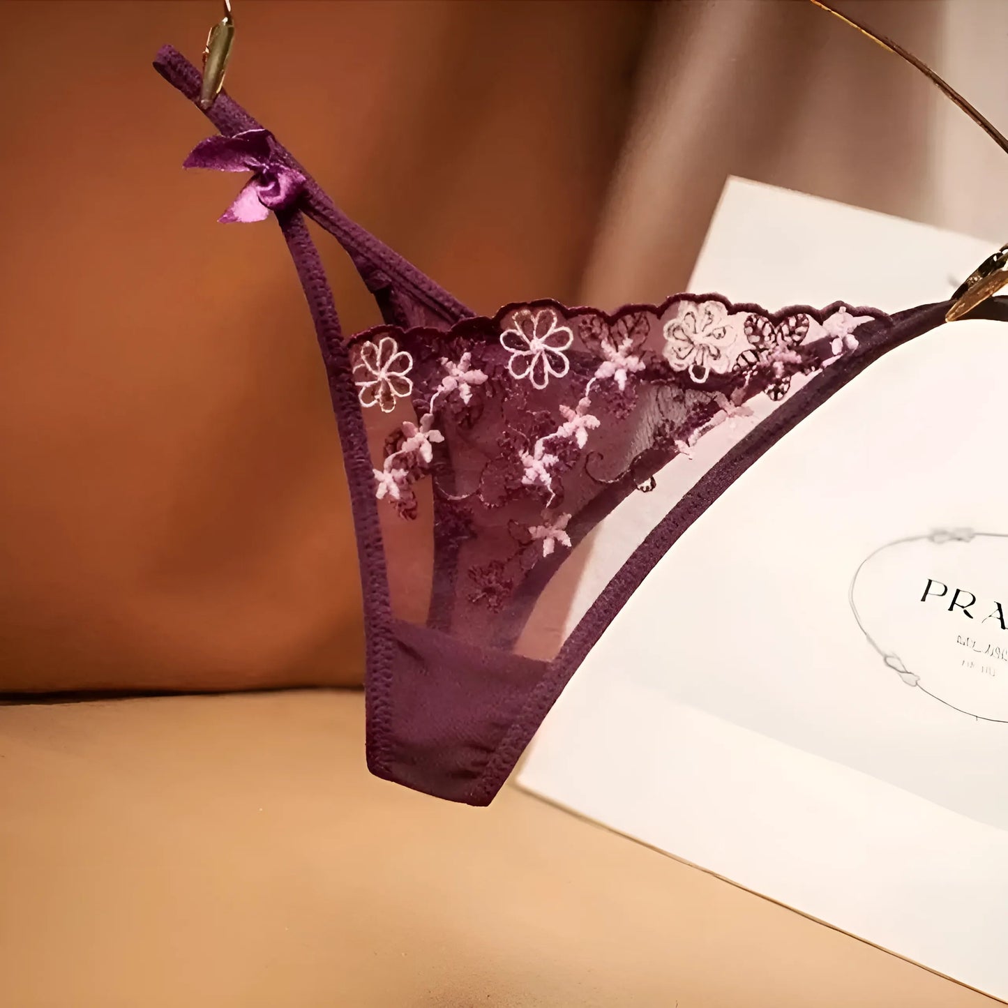 Violet String en dentelle avec nœud
