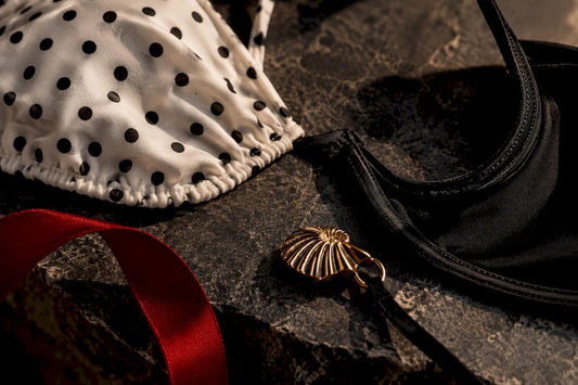 Maillot à pois avec armatures, détails