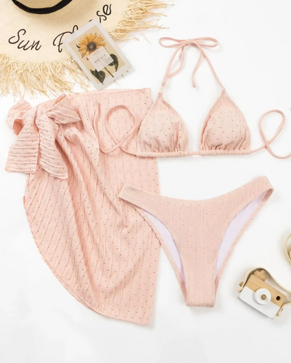 Maillot de bain à découpes hautes et pareo