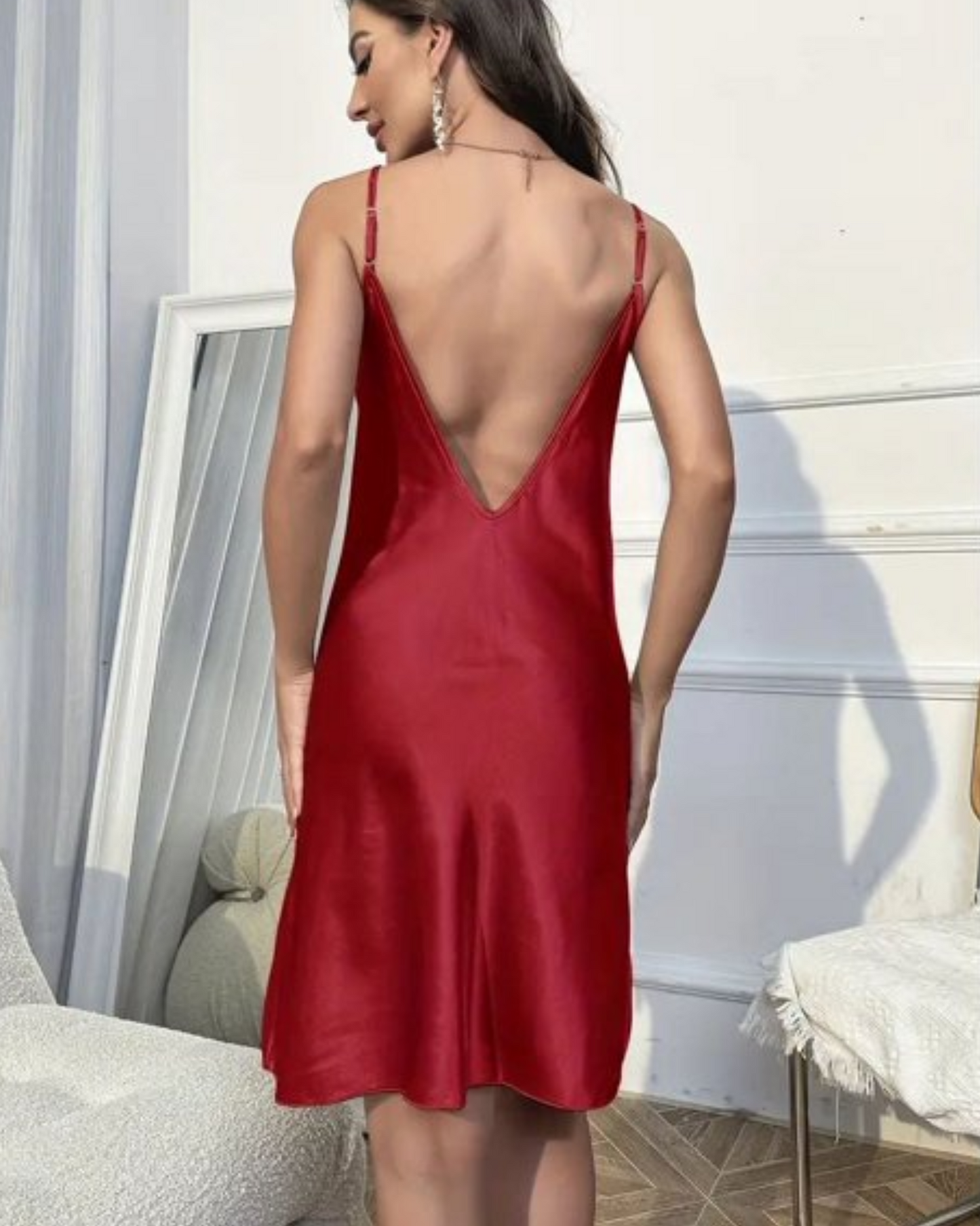 Chemise de nuit avec décolleté profond dans le dos