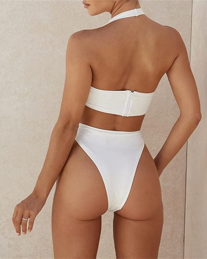 Maillot de bain asymétrique avec de profonds découpes