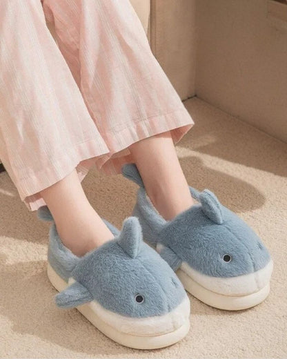 Chaussons en peluche chauds en forme de requin