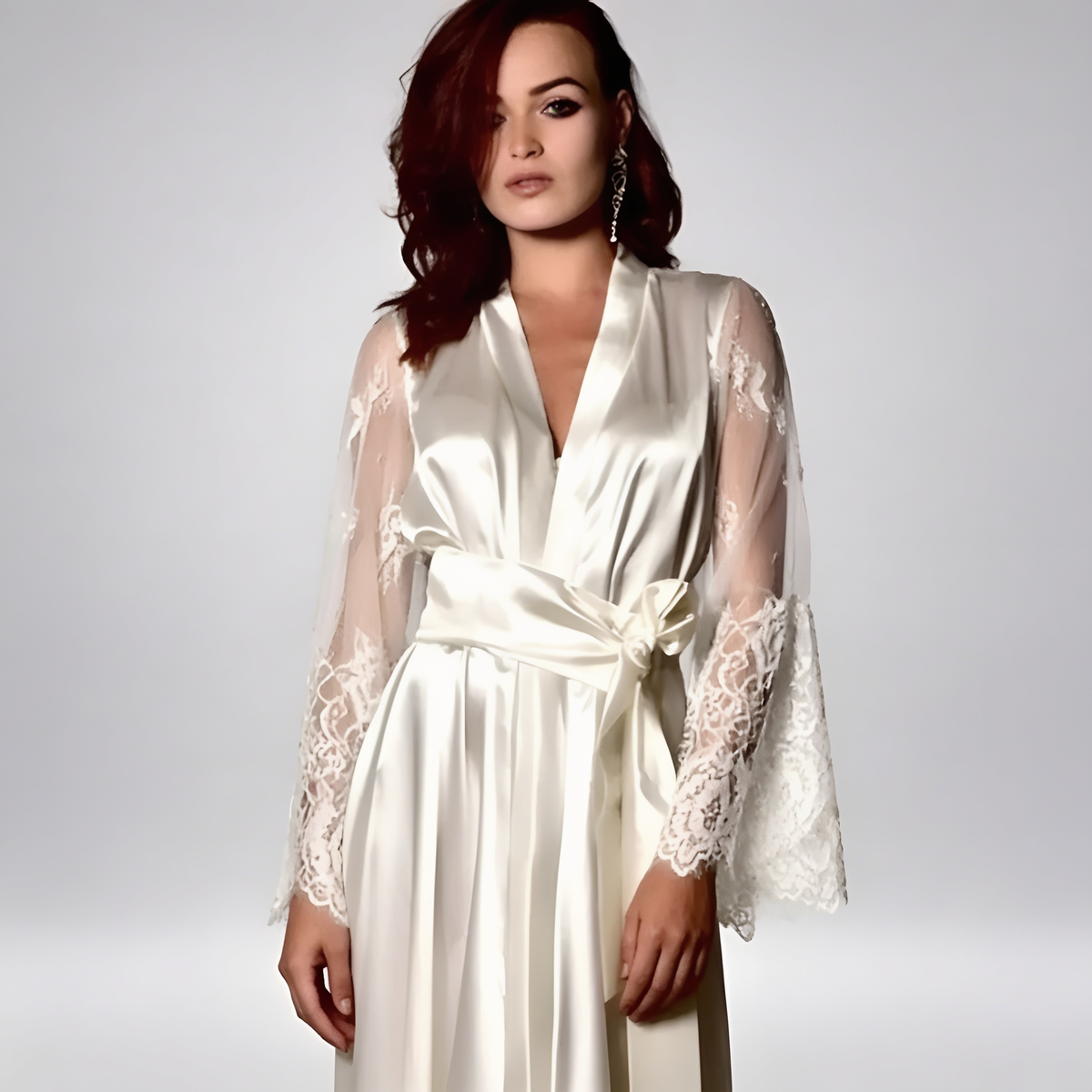 Robe en satin longue avec dentelle