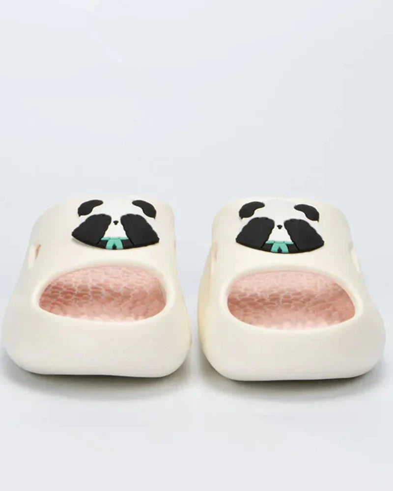 Chaussons confortables avec un panda