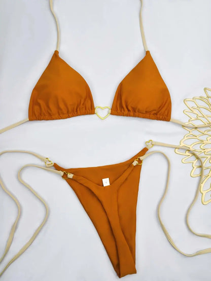 Bikini deux pièces avec détails cœurs dorés