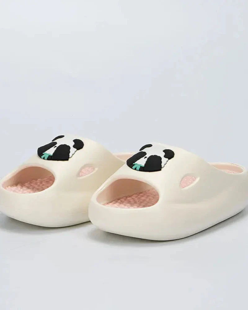 Chaussons confortables avec un panda