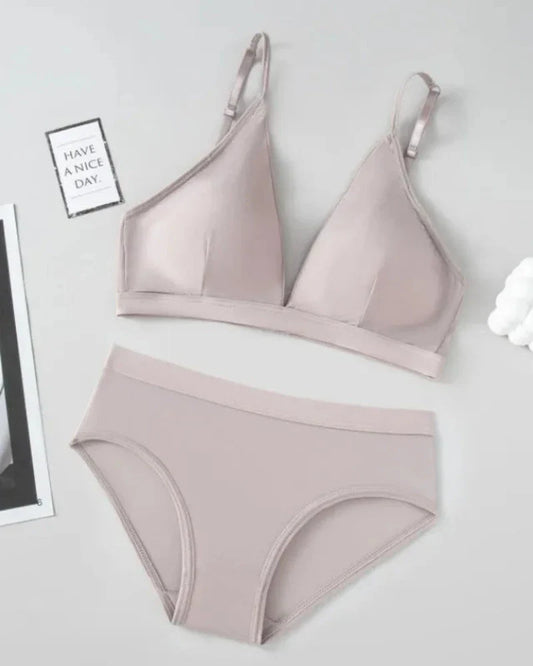 Ensemble de lingerie doux avec culottes