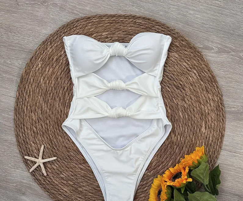 Maillot une pièce à découpes croisées