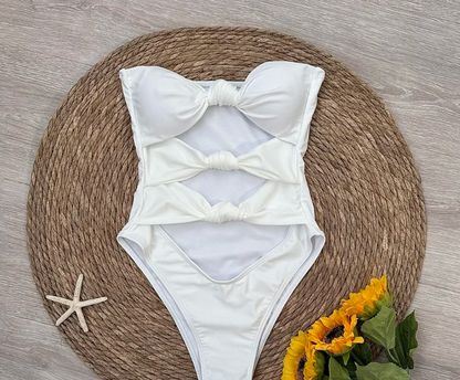 Maillot une pièce à découpes croisées