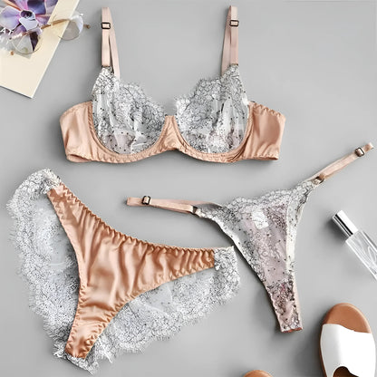 Beige Ensemble de lingerie en dentelle avec deux styles de culottes