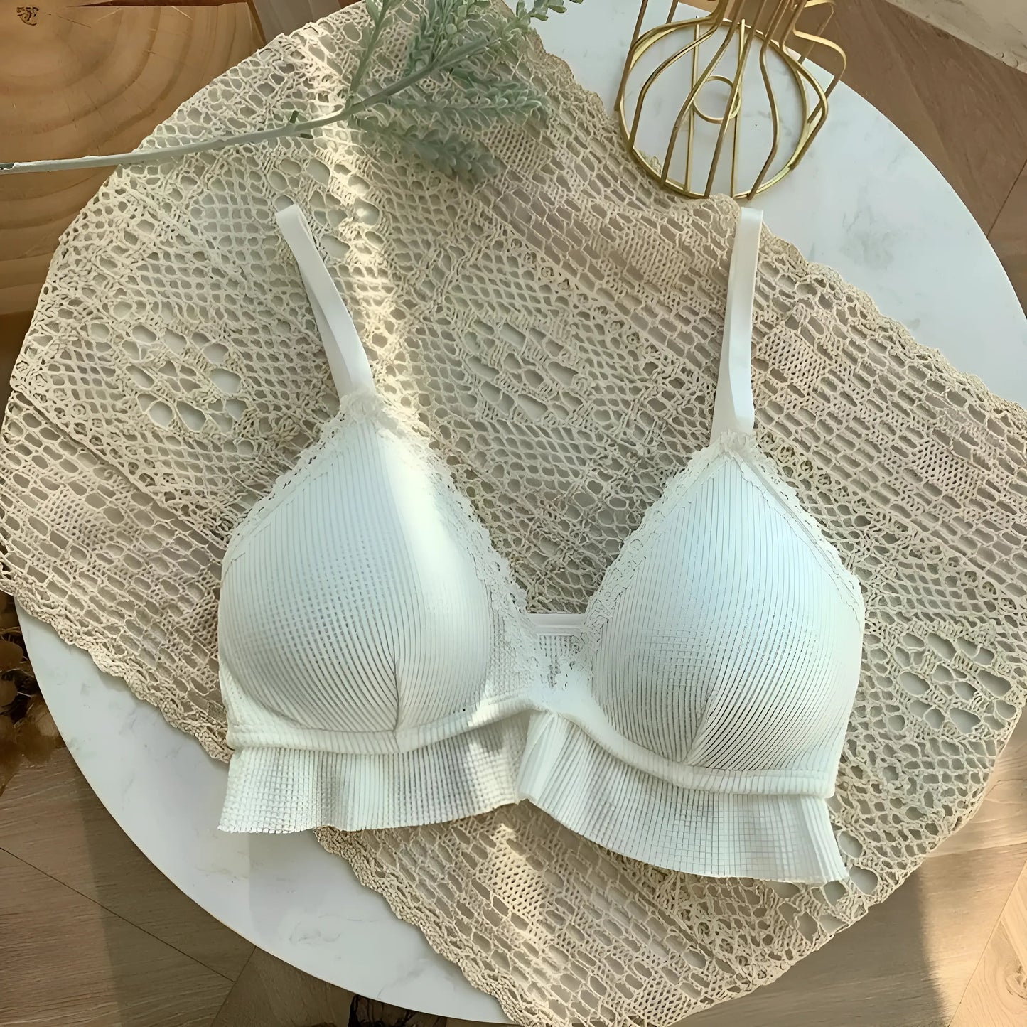 Blanc Bralette en dentelle avec bordure à volants