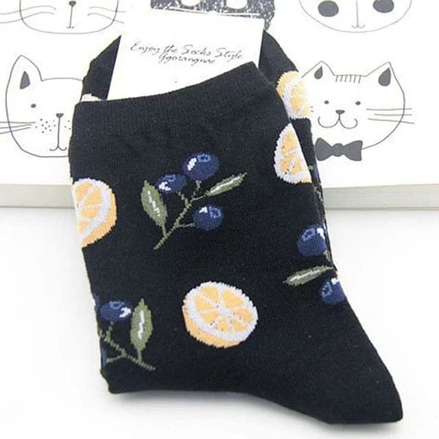 Chaussettes longues avec des imprimés de fruits et légumes - bleu marine / 35-39