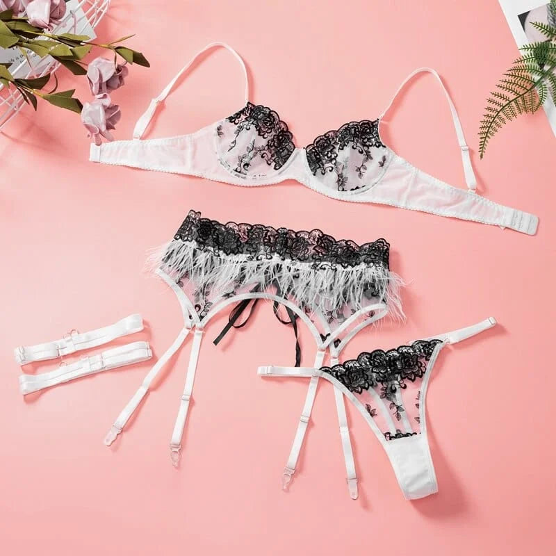 Ensemble de lingerie 3 pièces avec plumes décoratives