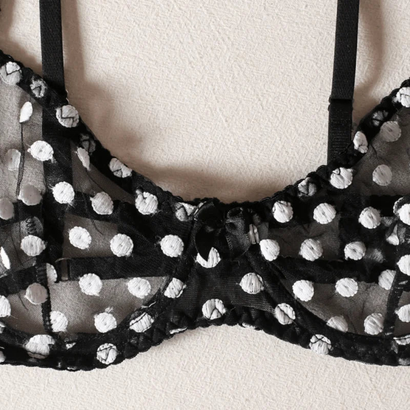 Ensemble de lingerie à pois en quatre pièces