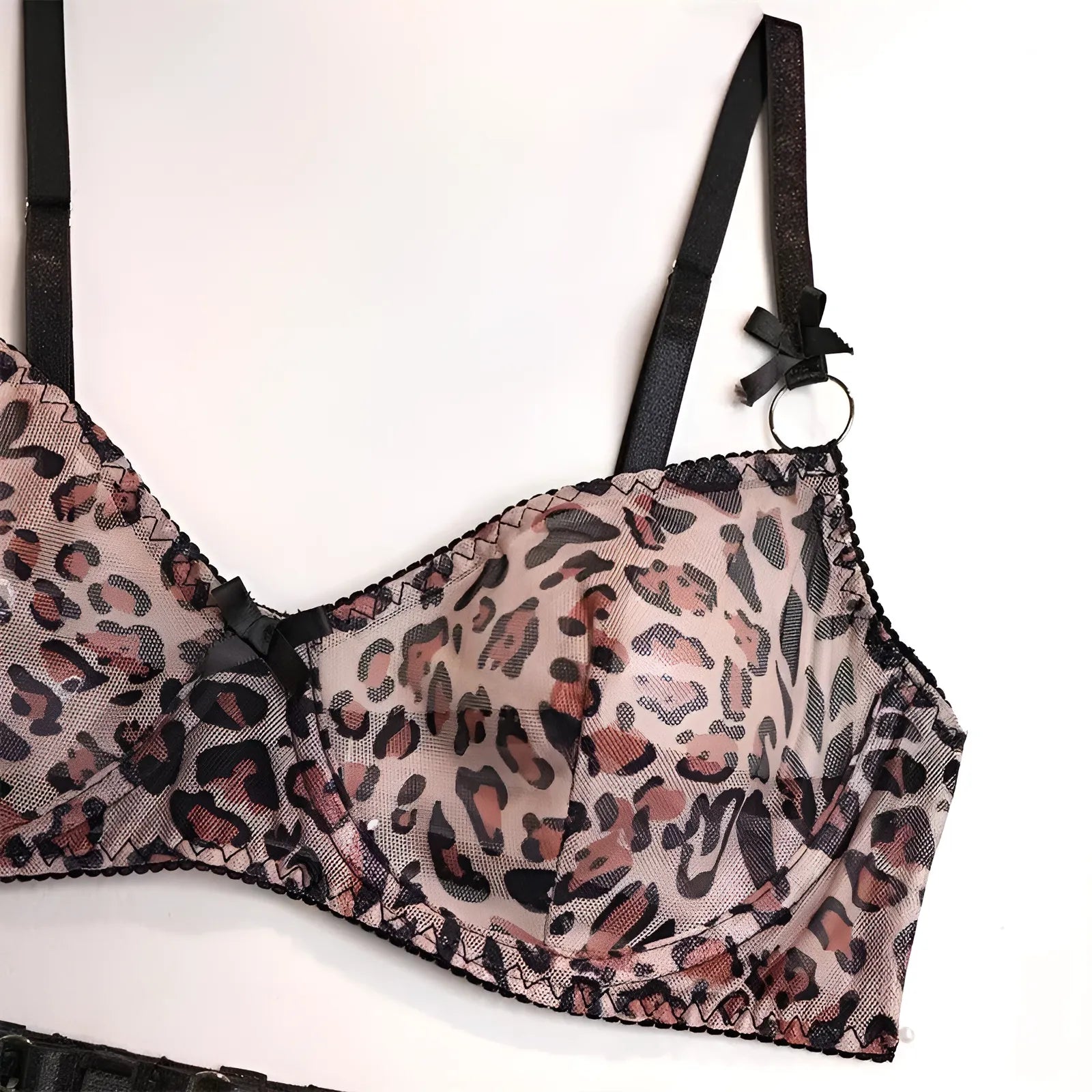  Ensemble de lingerie en dentelle à imprimé léopard avec porte-jarretelles
