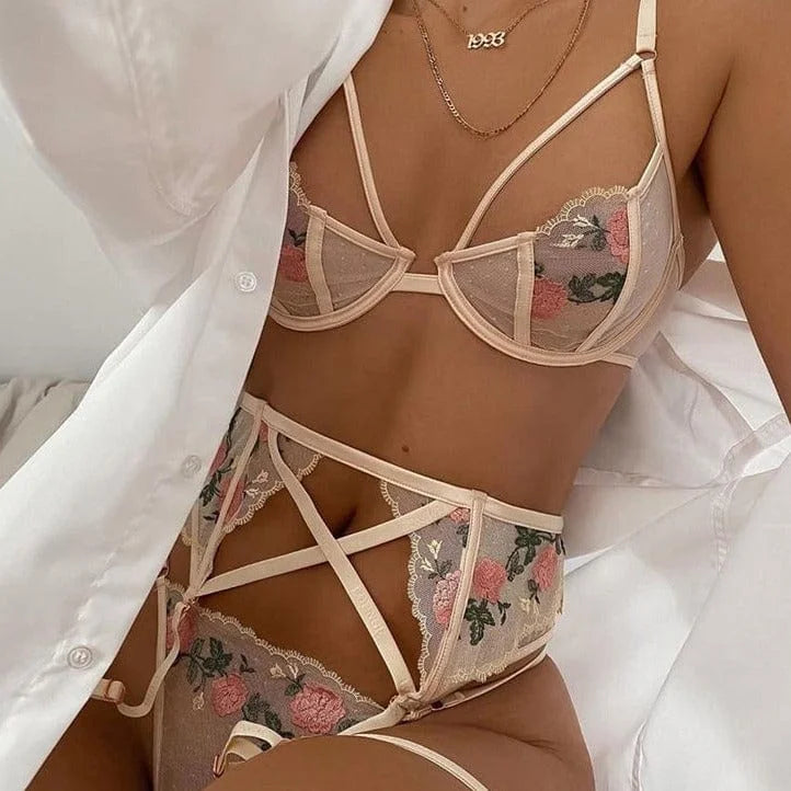 Ensemble de lingerie en dentelle à trois pièces avec des bretelles - blanc / s