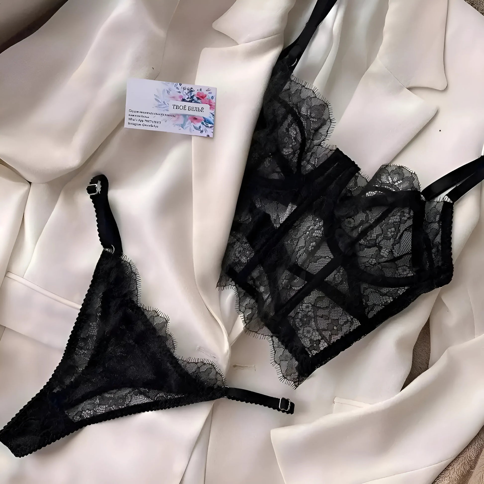  Ensemble de lingerie en dentelle avec bretelles réglables