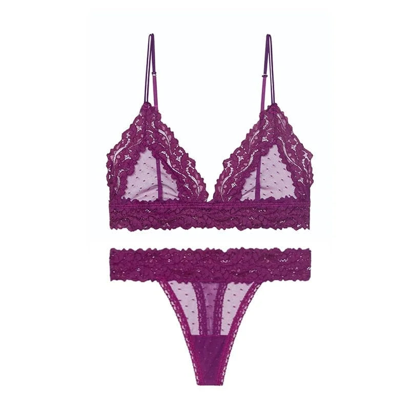 Ensemble de lingerie en dentelle avec des bonnets triangulaires