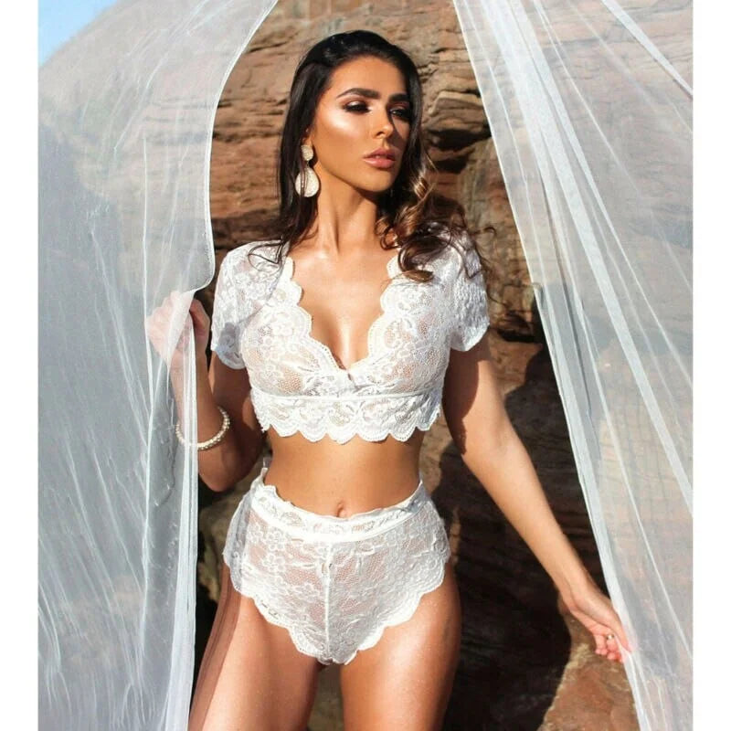 Ensemble de lingerie en dentelle avec des manches