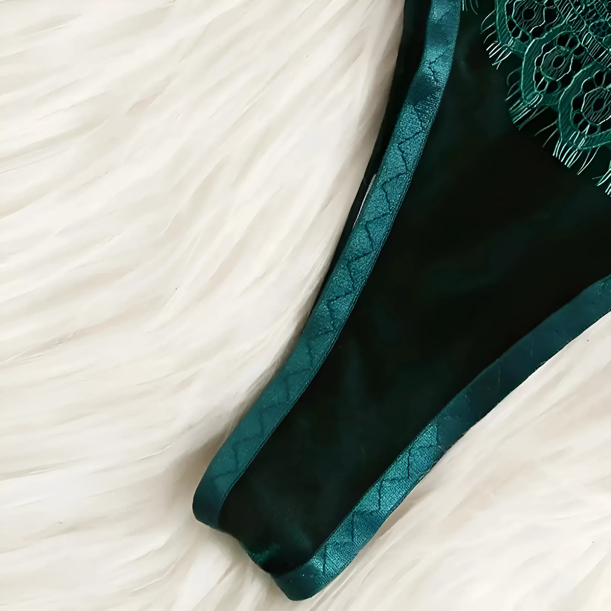  Ensemble de lingerie en dentelle verte avec des bretelles